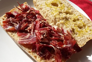 propuesta presentación jamon iberico tostada aceite